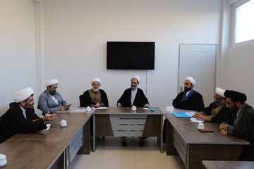 تصاویر/ دیدار   مدیر منطقه ۲ حوزه قائم مقام در امور استان‌ها با کادر مدیریت حوزه علمیه استان