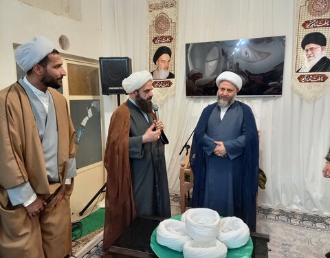 تصاویر/ آئین عمامه‌گذاری طلاب مدرسه علمیه المهدی (عج) آران و بیدگل