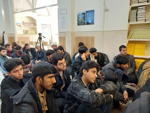 تصاویر/ آئین عمامه‌گذاری طلاب مدرسه علمیه المهدی (عج) آران و بیدگل