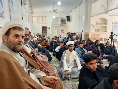 تصاویر/ آئین عمامه‌گذاری طلاب مدرسه علمیه المهدی (عج) آران و بیدگل