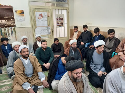 تصاویر/ آئین عمامه‌گذاری طلاب مدرسه علمیه المهدی (عج) آران و بیدگل