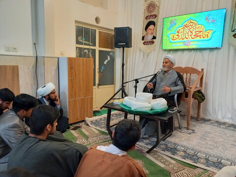 تصاویر/ آئین عمامه‌گذاری طلاب مدرسه علمیه المهدی (عج) آران و بیدگل