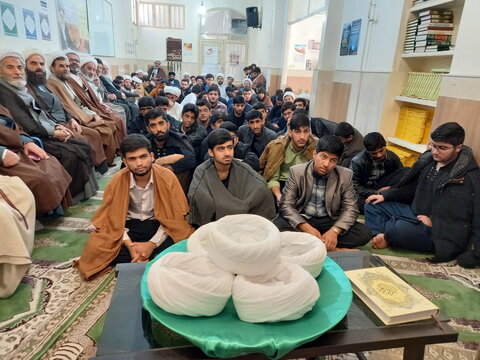 تصاویر/ آئین عمامه‌گذاری طلاب مدرسه علمیه المهدی (عج) آران و بیدگل