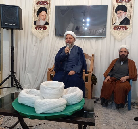 تصاویر/ آئین عمامه‌گذاری طلاب مدرسه علمیه المهدی (عج) آران و بیدگل