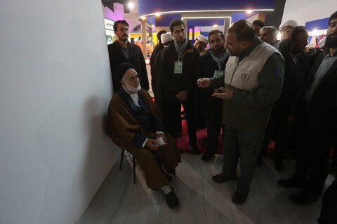 تصاویر / بازدید آیت الله مهدوی نماینده  خبرگان رهبری از نمایشگاه راینده نور‎