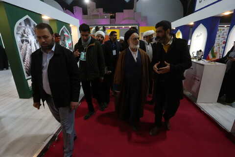 تصاویر / بازدید آیت الله مهدوی نماینده  خبرگان رهبری از نمایشگاه راینده نور‎