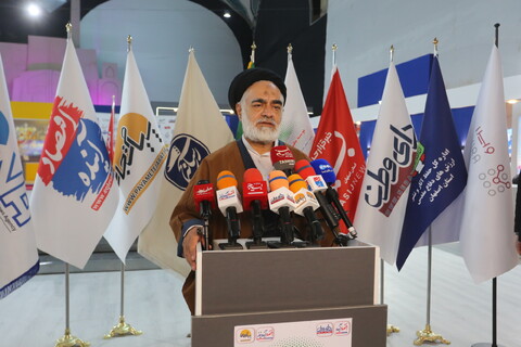 تصاویر / بازدید آیت الله مهدوی نماینده  خبرگان رهبری از نمایشگاه راینده نور‎