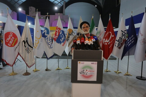 تصاویر / بازدید آیت الله مهدوی نماینده  خبرگان رهبری از نمایشگاه راینده نور‎