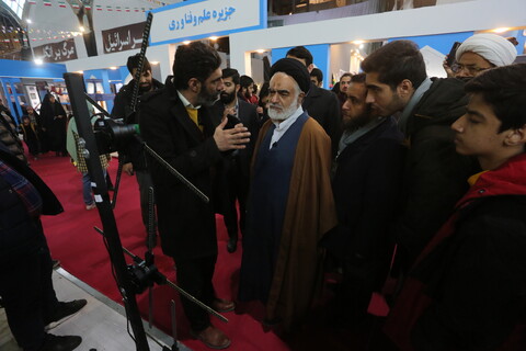 تصاویر / بازدید آیت الله مهدوی نماینده  خبرگان رهبری از نمایشگاه راینده نور‎
