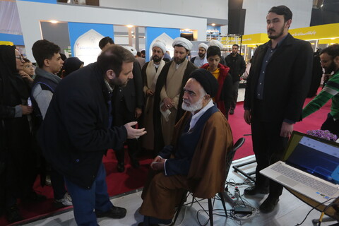 تصاویر / بازدید آیت الله مهدوی نماینده  خبرگان رهبری از نمایشگاه راینده نور‎