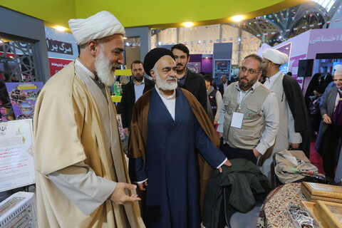 تصاویر / بازدید آیت الله مهدوی نماینده  خبرگان رهبری از نمایشگاه راینده نور‎