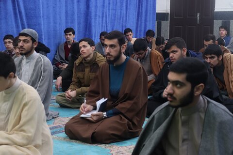 تصاویر/ جلسه اخلاق طلاب مدرسه علمیه امام خامنه‌ای ارومیه