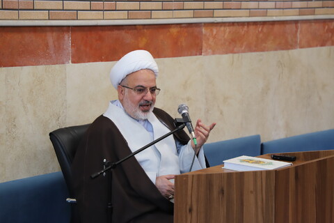 تصاویر/نشست صمیمی معاون تبلیغ حوزه های علمیه با مطلاب و اساتید مدرسه علمیه امیرالمومنین(ع)تبریز