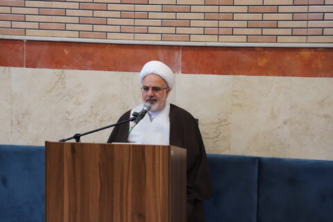 تصاویر/نشست صمیمی معاون تبلیغ حوزه های علمیه با مطلاب و اساتید مدرسه علمیه امیرالمومنین(ع)تبریز