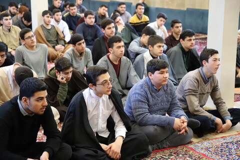 تصاویر/نشست صمیمی معاون تبلیغ حوزه های علمیه با مطلاب و اساتید مدرسه علمیه امیرالمومنین(ع)تبریز