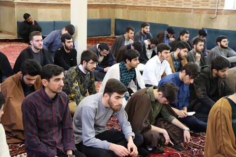 تصاویر/نشست صمیمی معاون تبلیغ حوزه های علمیه با مطلاب و اساتید مدرسه علمیه امیرالمومنین(ع)تبریز