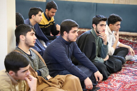 تصاویر/نشست صمیمی معاون تبلیغ حوزه های علمیه با مطلاب و اساتید مدرسه علمیه امیرالمومنین(ع)تبریز