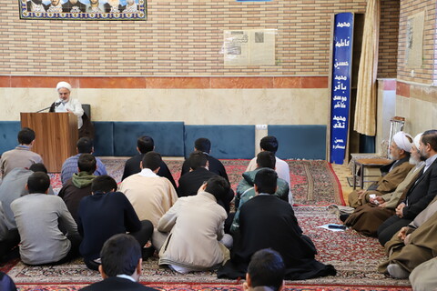 تصاویر/نشست صمیمی معاون تبلیغ حوزه های علمیه با مطلاب و اساتید مدرسه علمیه امیرالمومنین(ع)تبریز