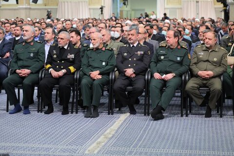 دفاعی صنعت کے سائنسدانوں، ماہرین اور عہدیداران کی رہبر انقلاب سے ملاقات