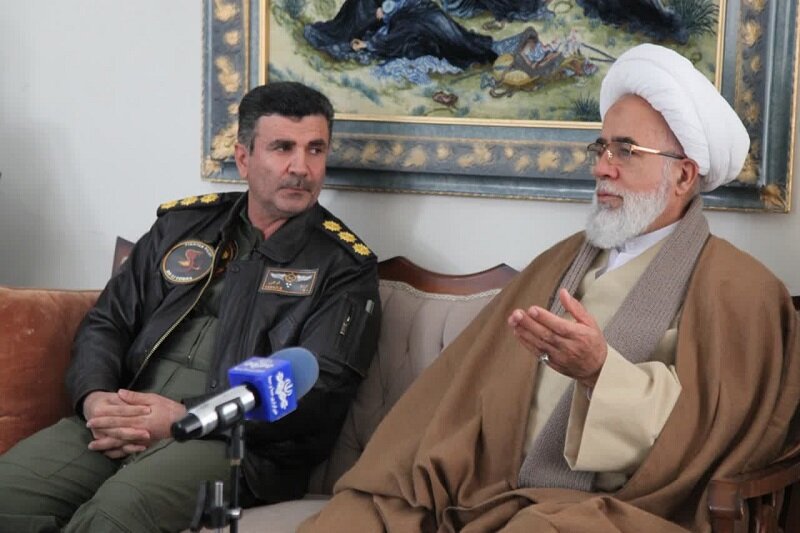 تقدیر امام جمعه کرمانشاه از خانواده سر لشگر خلبان، شهید یحیی شمشادیان + عکس