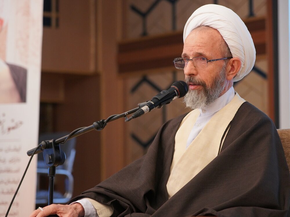 یاد معاد، کلید رهایی از اسارت دنیا است