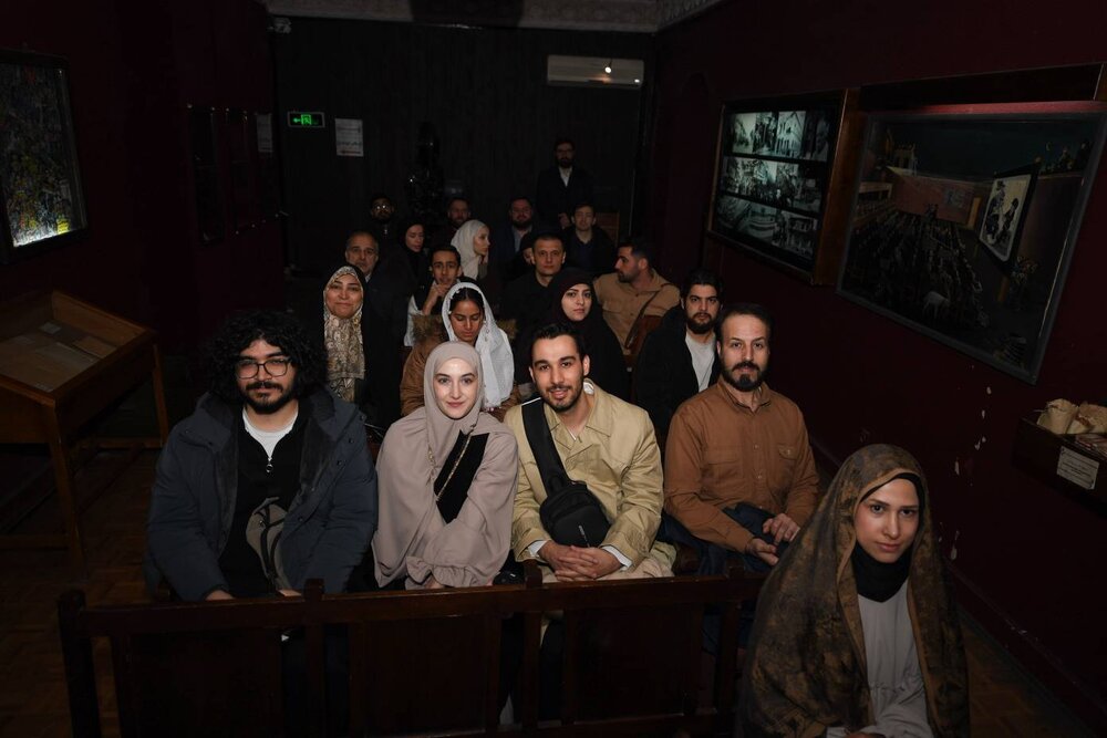 نشست مشترک جمعی از فعالان رسانه‌ای کشورهای روسیه، اوکراین، ترکیه و ارمنستان با دکتر جلال غفاری، دبیر هجدهمین جشنواره بین‌المللی فیلم مقاومت در موزه ملی سینمای ایران برگزار شد