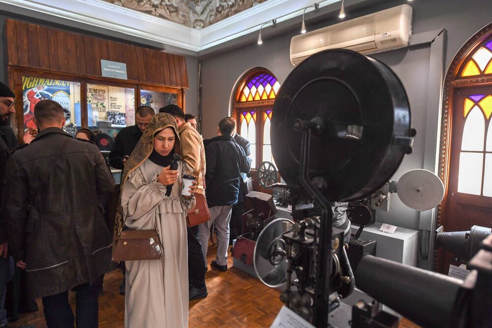 نشست مشترک جمعی از فعالان رسانه‌ای کشورهای روسیه، اوکراین، ترکیه و ارمنستان با دکتر جلال غفاری، دبیر هجدهمین جشنواره بین‌المللی فیلم مقاومت در موزه ملی سینمای ایران برگزار شد