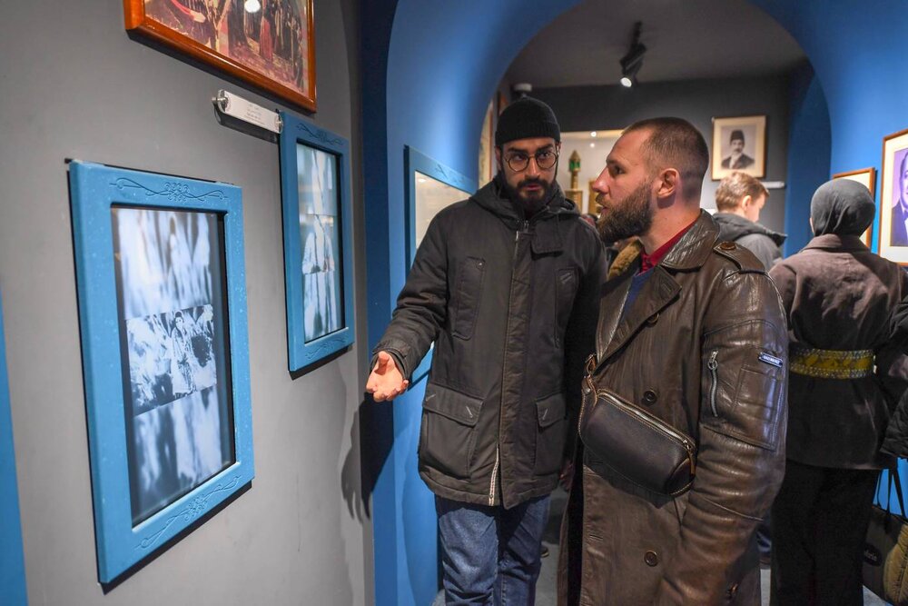 نشست مشترک جمعی از فعالان رسانه‌ای کشورهای روسیه، اوکراین، ترکیه و ارمنستان با دکتر جلال غفاری، دبیر هجدهمین جشنواره بین‌المللی فیلم مقاومت در موزه ملی سینمای ایران برگزار شد