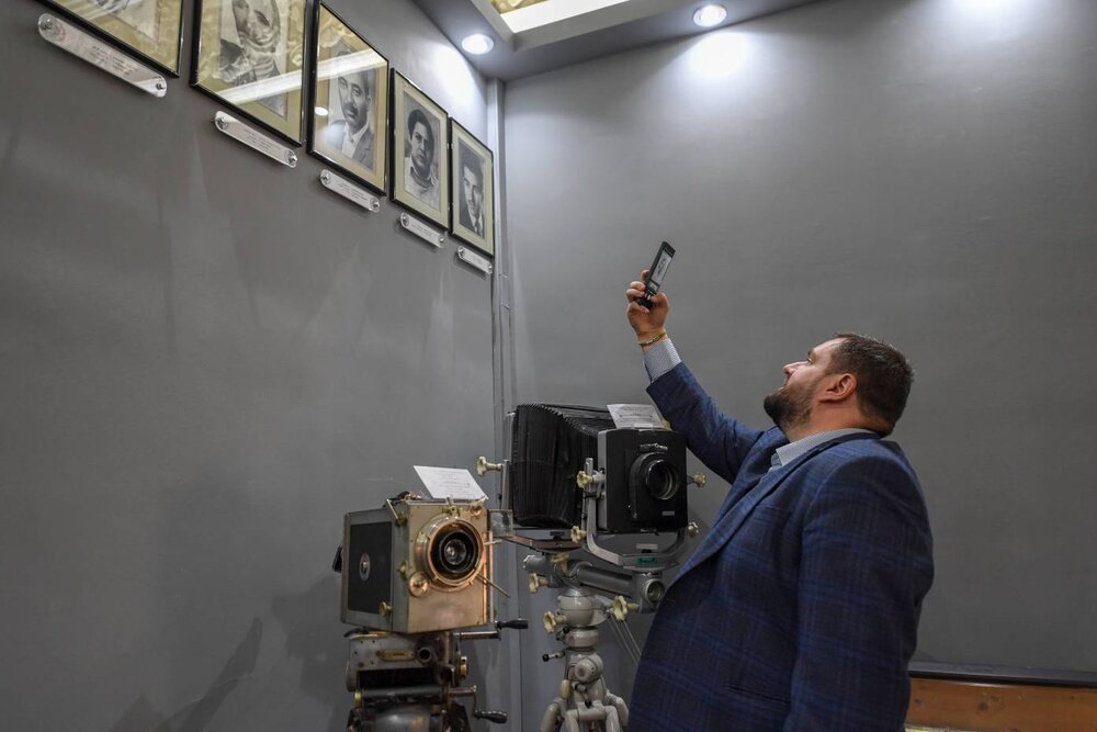 نشست مشترک جمعی از فعالان رسانه‌ای کشورهای روسیه، اوکراین، ترکیه و ارمنستان با دکتر جلال غفاری، دبیر هجدهمین جشنواره بین‌المللی فیلم مقاومت در موزه ملی سینمای ایران برگزار شد