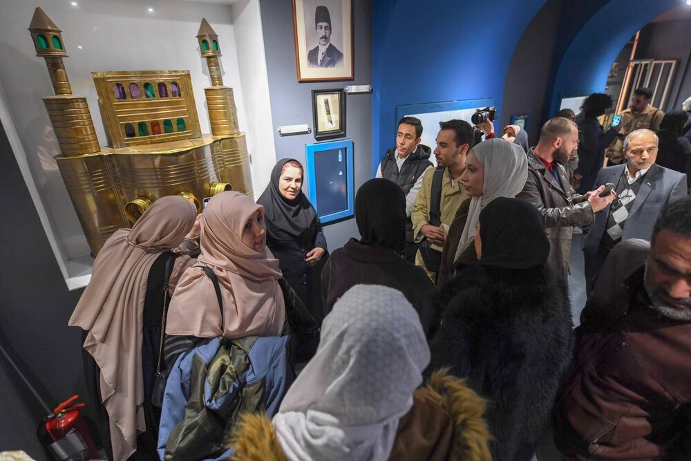 نشست مشترک جمعی از فعالان رسانه‌ای کشورهای روسیه، اوکراین، ترکیه و ارمنستان با دکتر جلال غفاری، دبیر هجدهمین جشنواره بین‌المللی فیلم مقاومت در موزه ملی سینمای ایران برگزار شد