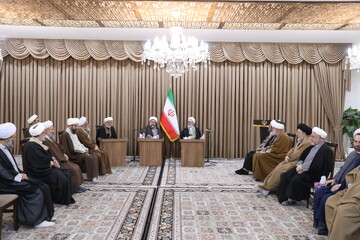 تصاویر/ جلسه آیت الله اعرافی با نماینده ولی فقیه، اعضای شورای استان و نمایندگان نهادهای حوزوی استان آذربایجان شرقی