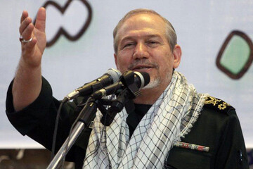 مردم در برابر توطئه‌های دشمنان هوشیار باشند