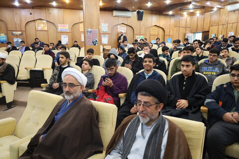 نشست پیش همایش بین المللی منجی و نجات بخش در ادیان توحیدی در زاهدان