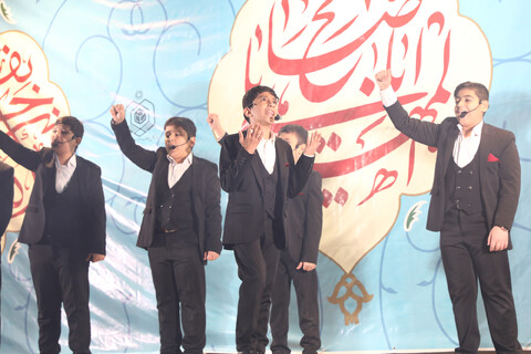 تصاویر / جشنواره سرود انتظار با اجرای گروه های سرود و تواشیح در میدان آل یاسین قم