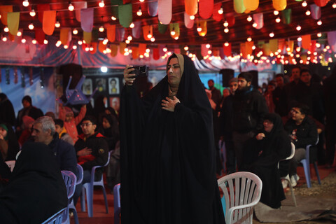 تصاویر / جشنواره سرود انتظار با اجرای گروه های سرود و تواشیح در میدان آل یاسین قم