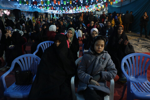 تصاویر / جشنواره سرود انتظار با اجرای گروه های سرود و تواشیح در میدان آل یاسین قم