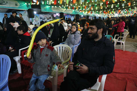 تصاویر / جشنواره سرود انتظار با اجرای گروه های سرود و تواشیح در میدان آل یاسین قم