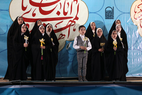 تصاویر / جشنواره سرود انتظار با اجرای گروه های سرود و تواشیح در میدان آل یاسین قم