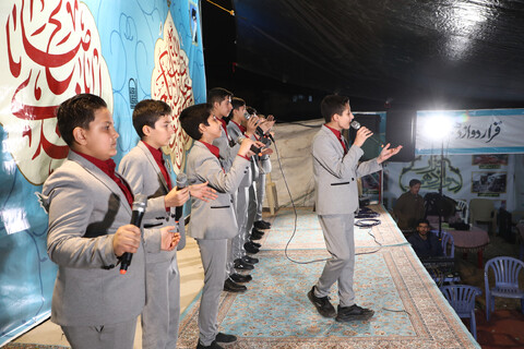 تصاویر / جشنواره سرود انتظار با اجرای گروه های سرود و تواشیح در میدان آل یاسین قم