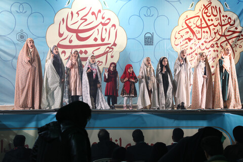 تصاویر / جشنواره سرود انتظار با اجرای گروه های سرود و تواشیح در میدان آل یاسین قم