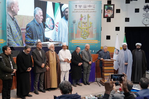 تصاویر / گردهمایی پیروان ادیان توحیدی(مسلمانان، زرتشتیان، ارامنه و کلیمیان) در اصفهان
