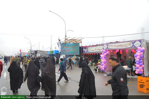 Photos/ À la veille de la mi-Shaban, les gens marchent du sanctuaire de Hazrat Masoumeh (PSL) à la mosquée Jamkaran