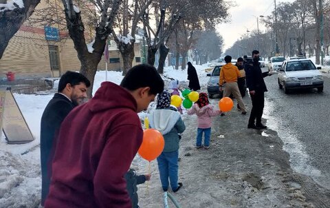 تصاویر/ایستگاه صلواتی مدرسه سفیران هدایت بیجار به مناسبت نیمه شعبان