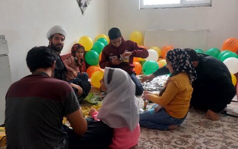 تصاویر/ایستگاه صلواتی مدرسه سفیران هدایت بیجار به مناسبت نیمه شعبان