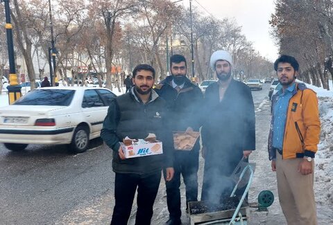 تصاویر/ایستگاه صلواتی مدرسه سفیران هدایت بیجار به مناسبت نیمه شعبان