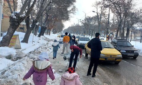 تصاویر/ایستگاه صلواتی مدرسه سفیران هدایت بیجار به مناسبت نیمه شعبان