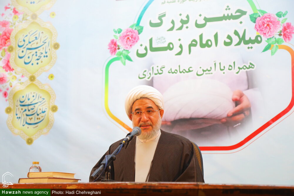 عمامه گذاری رهپیویان فقه و فقاهت در خاستگاه انقلاب / آیت الله اراکی: سربازی امام زمان(عج) یعنی خدمت در عرصه «علم و عدل»