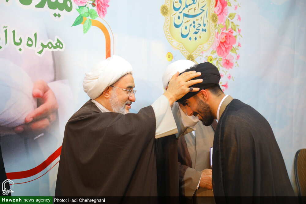 عمامه گذاری رهپیویان فقه و فقاهت در خاستگاه انقلاب / آیت الله اراکی: سربازی امام زمان(عج) یعنی خدمت در عرصه «علم و عدل»