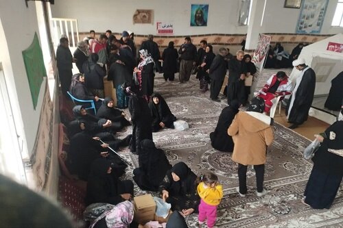 ارائه خدمات رایگان درمانی جمعیت هلال احمر در بخش فیروزآباد کرمانشاه+ عکس