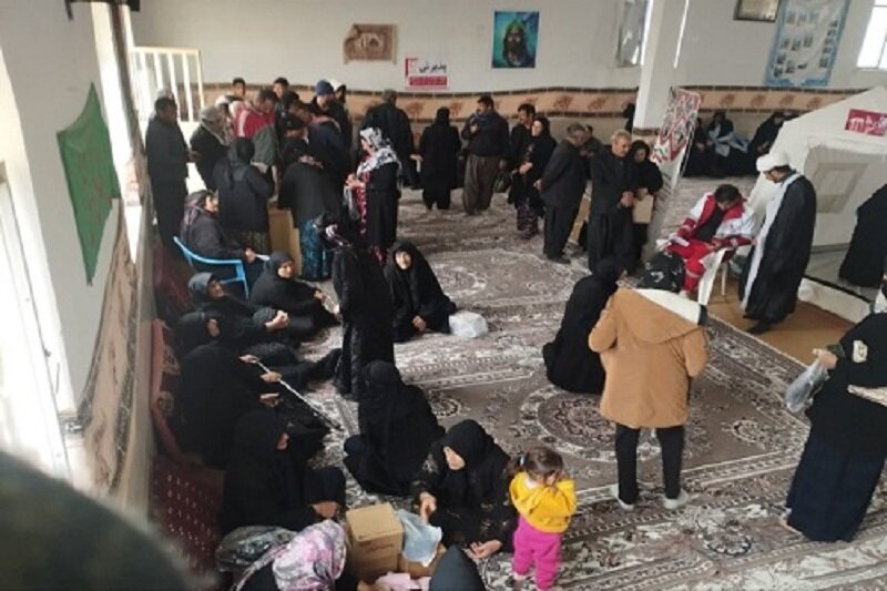 ارائه خدمات رایگان درمانی جمعیت هلال احمر در بخش فیروزآباد کرمانشاه
